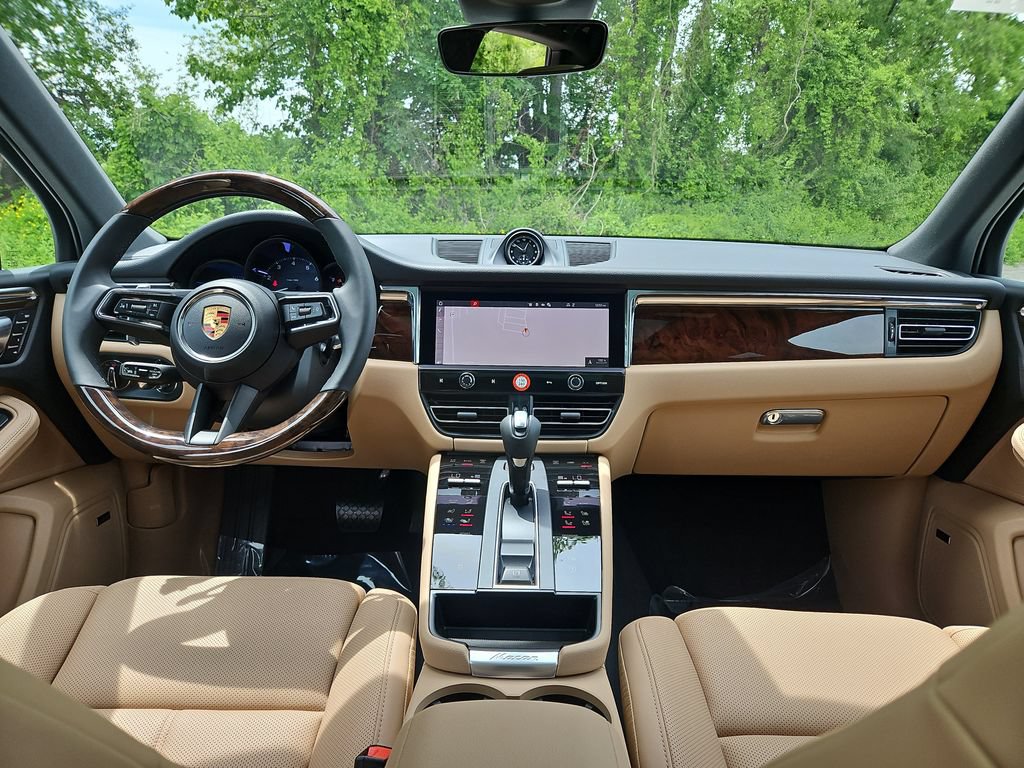 Certified 2026 Porsche Macan AWD/4WD image 9