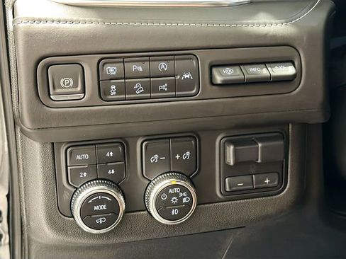 Used 2024 GMC Yukon Denali Ultimate image 10