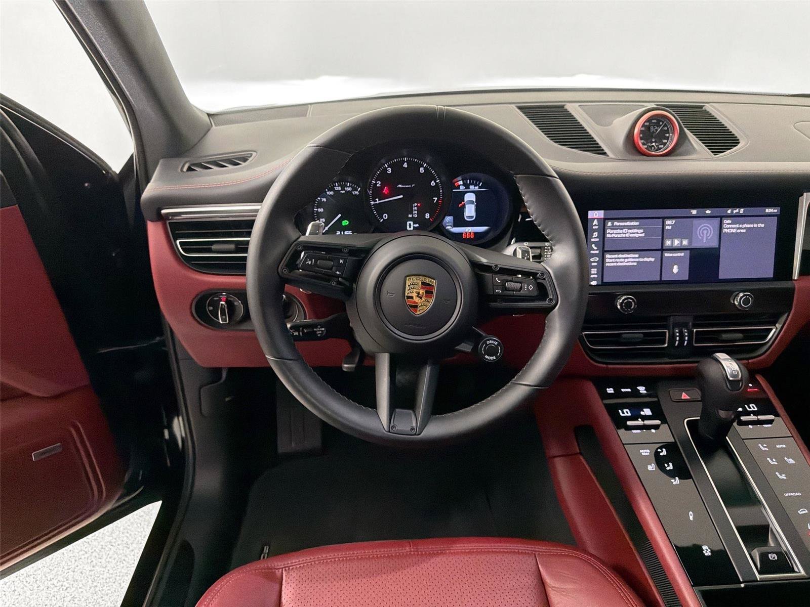 Certified 2024 Porsche Macan Turbo AWD/4WD image 18