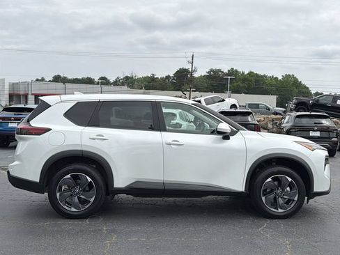 Used 2025 Nissan Rogue SV FWD image 6