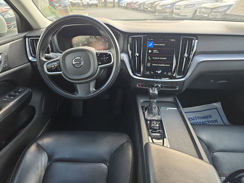 Used 2020 Volvo S60 T5 Momentum image 8