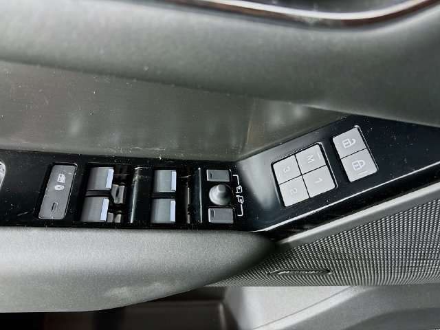 Used 2026 Land Rover Range Rover Velar S AWD/4WD image 20