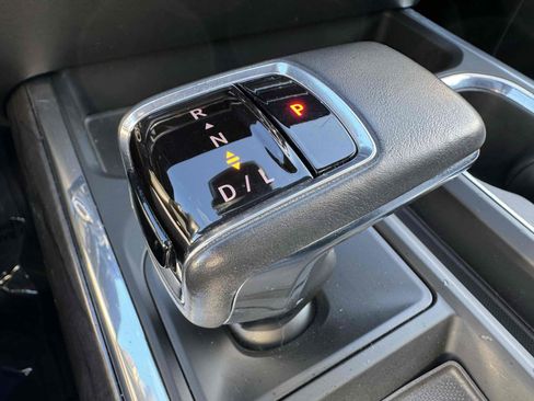 Used 2022 Chevrolet Silverado 1500 LTZ AWD/4WD image 29