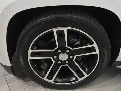 Used 2018 GMC Yukon Denali w/ Open Road Package image 9