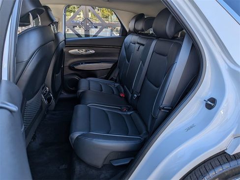 Used 2022 Genesis GV70 2.5T w/ Advanced Package image 28