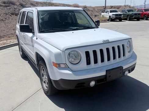 Used 2016 Jeep Patriot Sport w/ Power Value Group FWD image 3