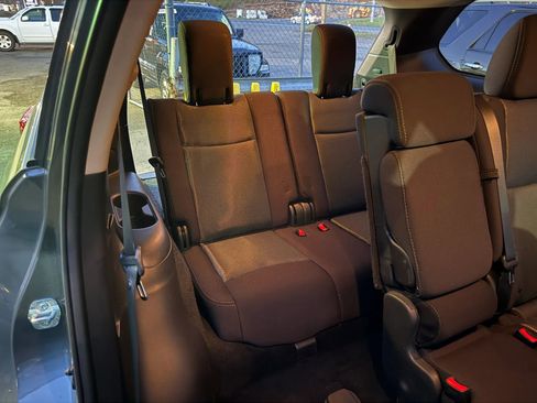 Used 2019 Nissan Pathfinder SV AWD/4WD image 29
