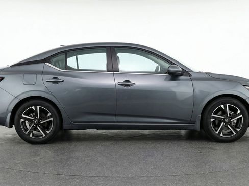 Used 2025 Nissan Sentra SV FWD image 11