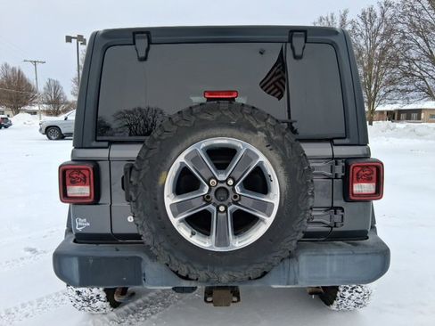 Used 2018 Jeep Wrangler Unlimited Sport image 4
