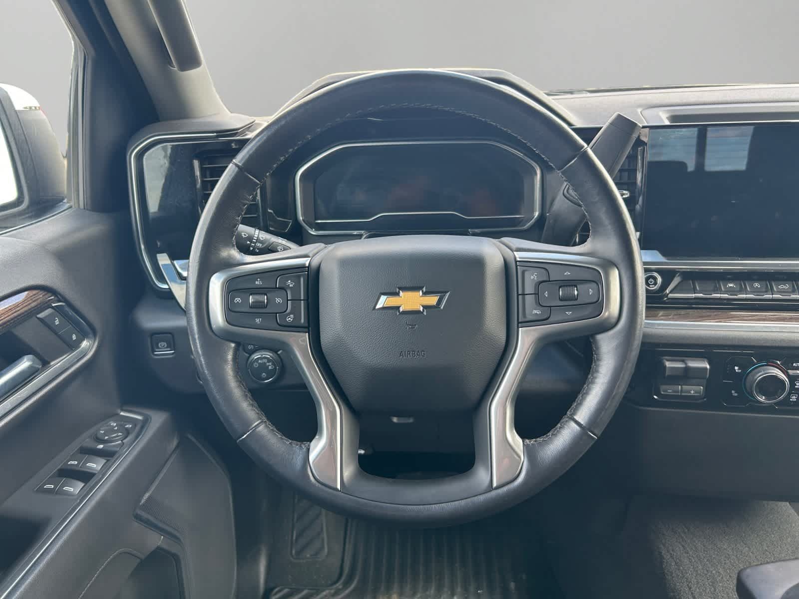 Used 2022 Chevrolet Silverado 1500 LT w/ Convenience Package II AWD/4WD image 12