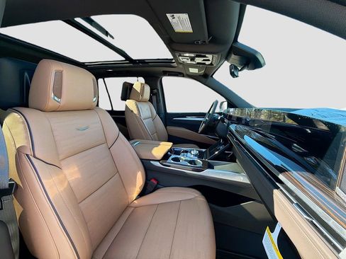 New 2026 Cadillac Escalade Luxury w/ Touring Package image 32