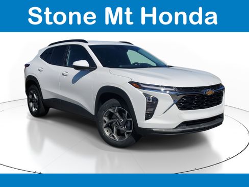 Used 2024 Chevrolet Trax LT image 1