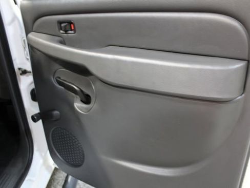 Used 2006 Chevrolet Silverado 2500 W/T w/ Heavy-Duty Power Package image 20