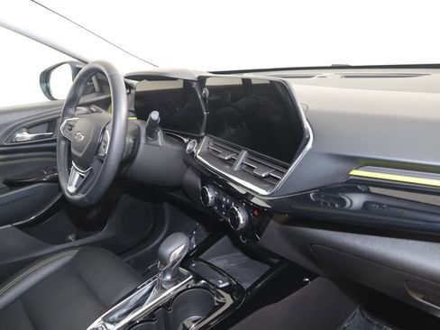 Used 2024 Chevrolet Trax ACTIV w/ Sunroof Package FWD image 43
