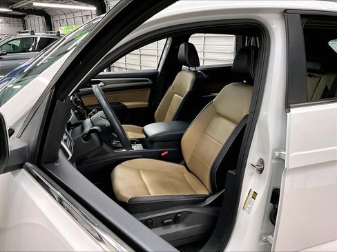 Used 2022 Volkswagen Atlas Cross Sport SE FWD image 28