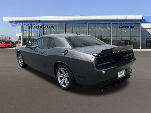Used 2017 Dodge Challenger SXT RWD image 4