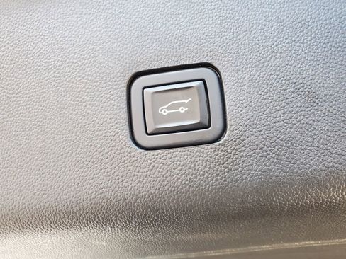 Used 2023 Chevrolet Traverse LT AWD/4WD image 10