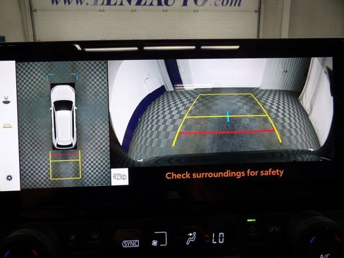 Used 2025 Toyota Grand Highlander AWD image 16