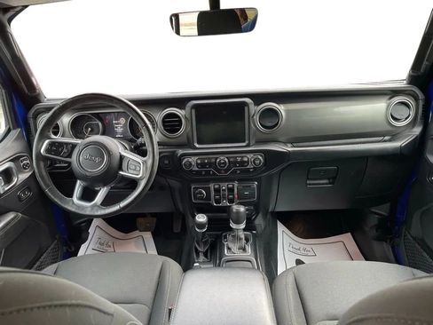 Used 2019 Jeep Wrangler Unlimited Sahara w/ Uconnect 4C Nav & Sound Group AWD/4WD image 22