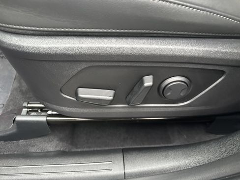 Used 2024 Kia Sorento S image 5