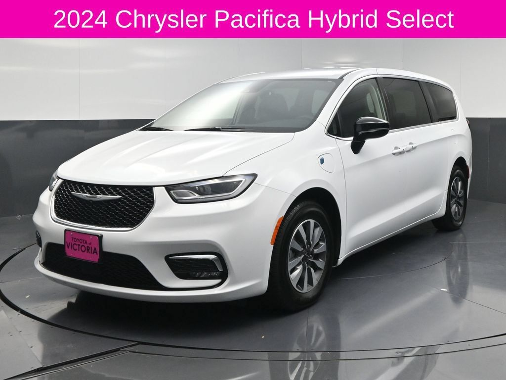 Used 2024 Chrysler Pacifica Limited FWD image 2
