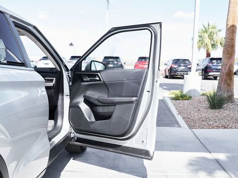 New 2025 Mitsubishi Outlander SE image 11