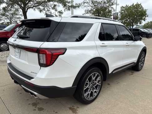 Used 2025 Ford Explorer Platinum w/ Ultimate Package AWD/4WD image 10