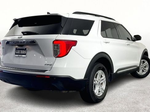 Used 2022 Ford Explorer XLT image 2