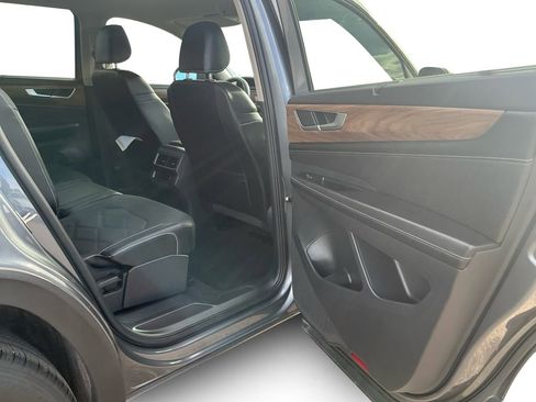 Used 2025 Volkswagen Atlas SE AWD/4WD image 18