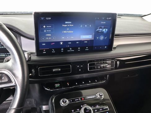 Used 2023 Lincoln Nautilus FWD w/ Premium Package image 5