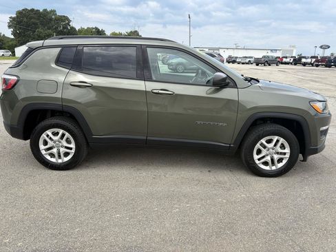 Used 2018 Jeep Compass Sport w/ Tech Group AWD/4WD image 2