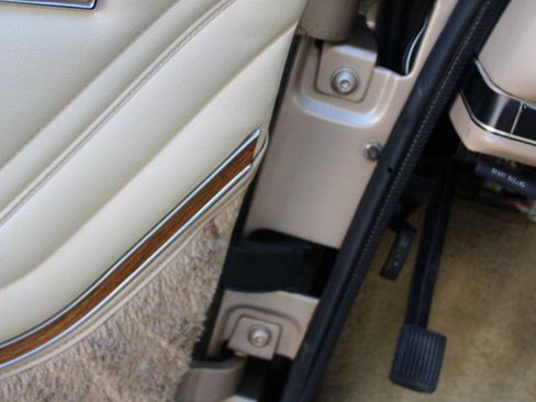 Used 1990 Jeep Grand Wagoneer image 55