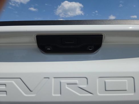 Used 2023 Chevrolet Silverado 1500 LT AWD/4WD image 32
