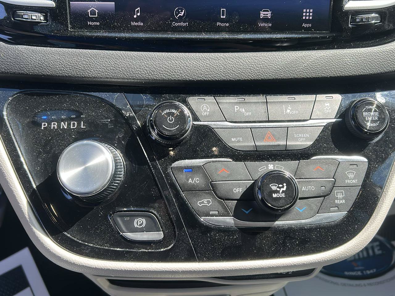 Used 2024 Chrysler Pacifica Touring-L FWD image 22