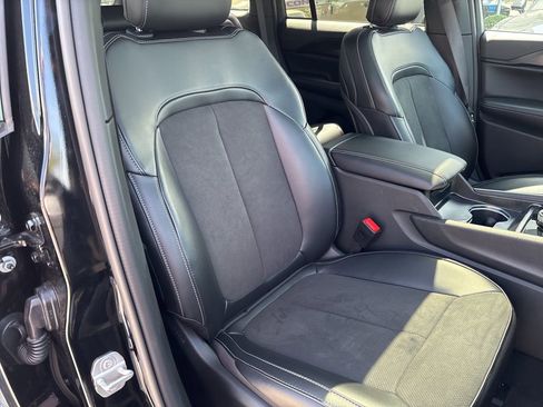 New 2025 Jeep Grand Cherokee Altitude AWD/4WD image 53