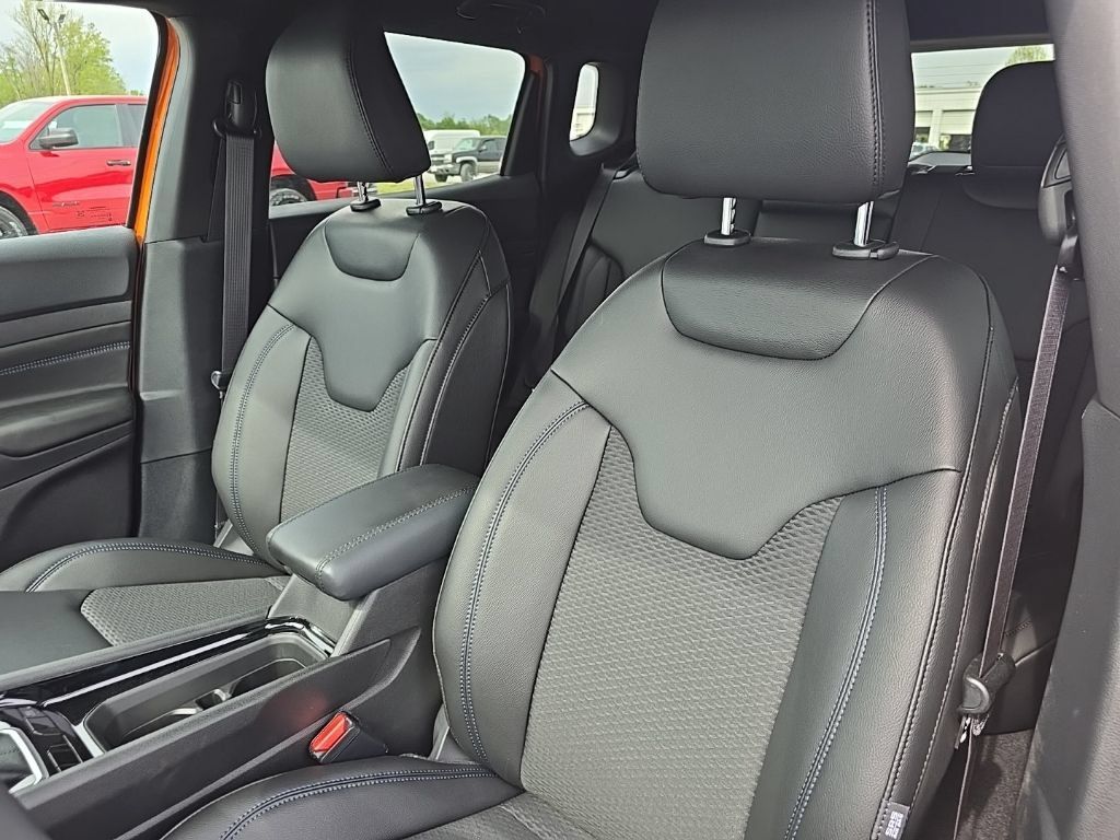 New 2026 Jeep Compass Latitude AWD/4WD image 17