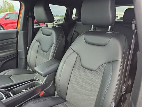 New 2026 Jeep Compass Latitude AWD/4WD image 17