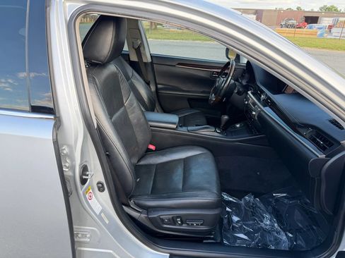 Used 2013 Lexus ES 350 w/ Luxury Pkg FWD image 12