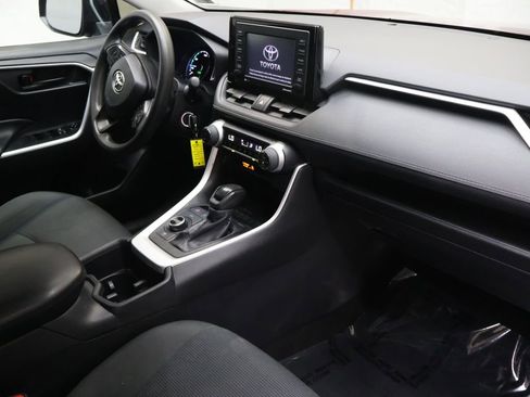 Used 2022 Toyota RAV4 LE AWD/4WD image 10