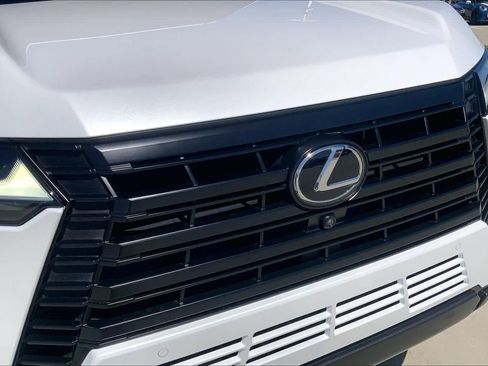 Used 2024 Lexus GX 550 w/ Accessory Package (Z1) image 28