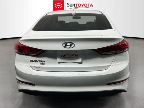 Used 2017 Hyundai Elantra SE image 5