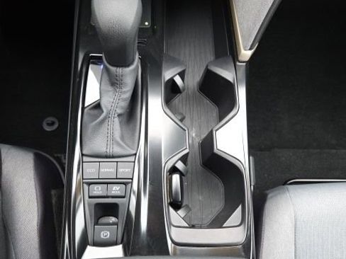 Used 2025 Toyota Camry LE image 18