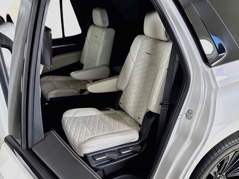 Used 2025 Cadillac Escalade V AWD/4WD image 23
