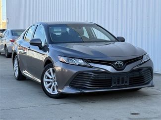 Used 2018 Toyota Camry LE video 1