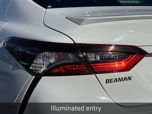 Used 2024 Toyota Camry SE image 10