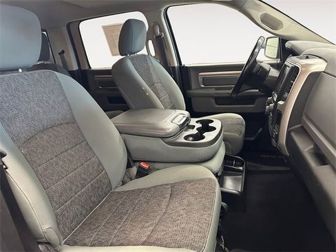 Used 2019 RAM 1500 Classic SLT w/ Luxury Group image 15