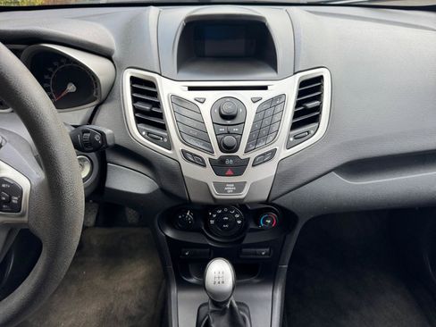 Used 2013 Ford Fiesta SE FWD image 12