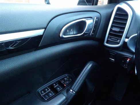 Used 2016 Porsche Cayenne image 26