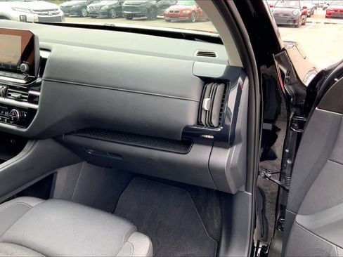 Used 2025 Nissan Pathfinder SV image 18