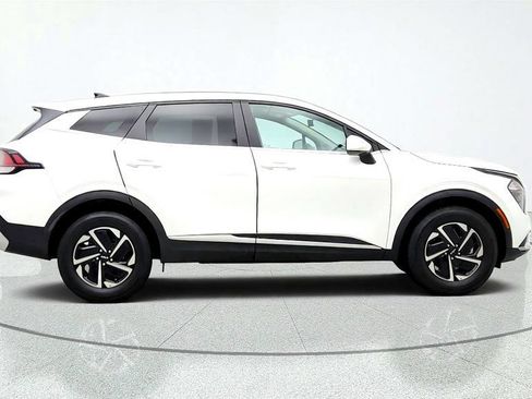 Used 2023 Kia Sportage LX AWD/4WD image 4